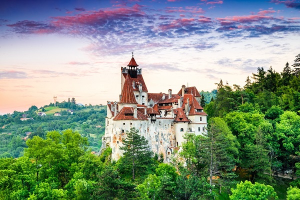 Dracula_castle_Bran_Romania_shutterstock_682398676_resized.jpg